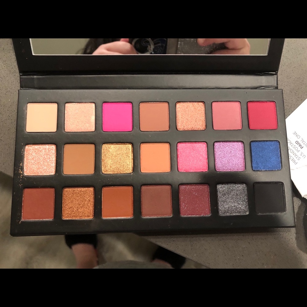 (SOLD) NWT Kylie Cosmetics SIPPING PRETTY palette - Picture 3 of 3